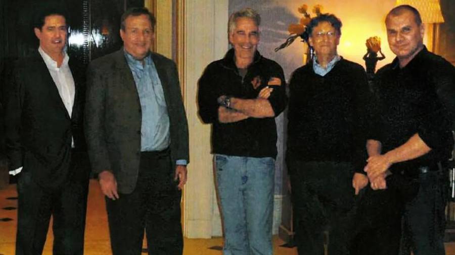 Gates conoció a Epstein por primera vez en 2011, después de la condena del financiero en Florida por procurar una niña para la prostitución, y continuó socializando con él, aparentemente ignorando las preocupaciones planteadas por French Gates.