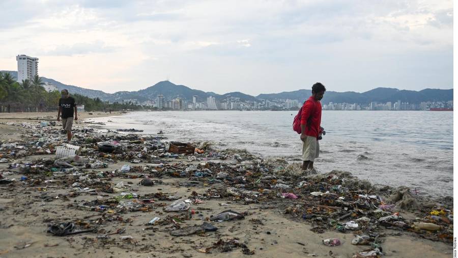 La autoridad sanitaria alerta a los turistas para evitar el uso recreativo de estos litorales debido a concentraciones bacterianas.