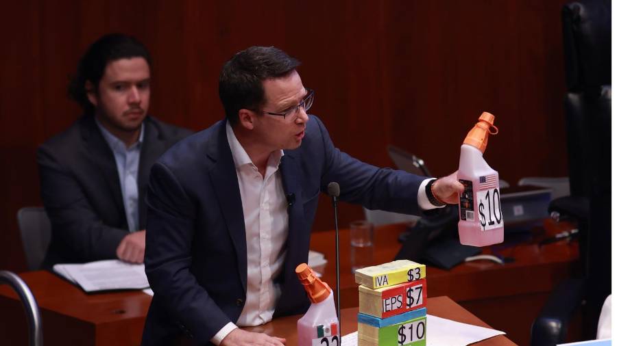 El ex candidato presidencial explicó que el partido guinda al tener control de las Aduanas permitió que un buque atracara con millones de litros de diesel en vez de lubricantes.