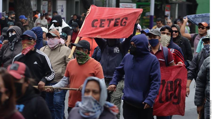 El viernes, la Coordinadora divulgó entre sus bases un documento para valorar si continúan su huelga nacional, o hacen un “repliegue táctico” para dar seguimiento a las propuestas del Gobierno federal, entre las que destaca la eliminación de la Usicamm.