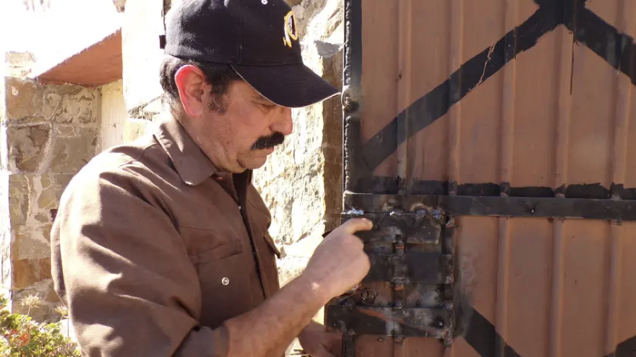 Héctor Recio Dávila denuncia haber sido víctima de al menos diez robos en su vivienda ubicada en la colonia Puente Moreno, al sur de Saltillo.