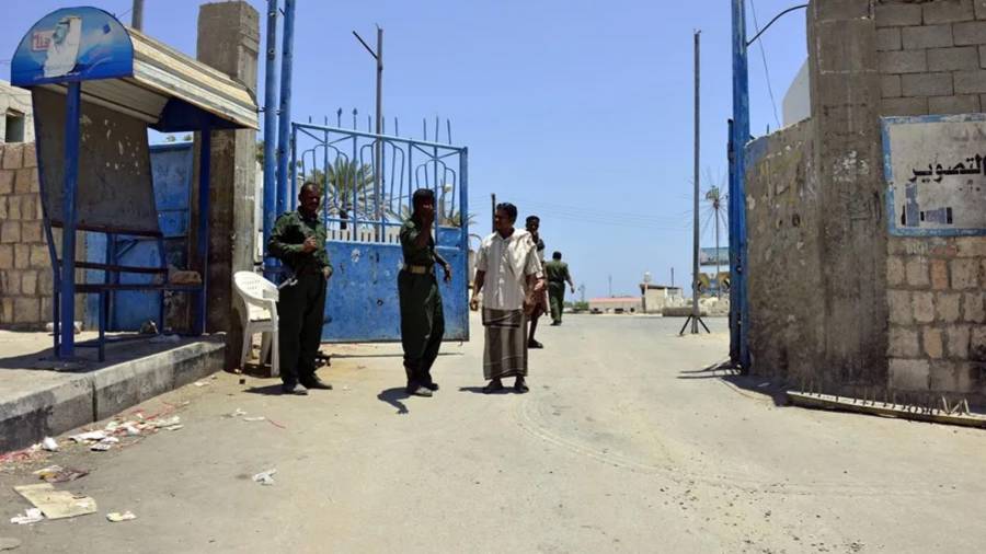 Soldados yemeníes en la ciudad de Mukalla, donde se ha producido el atentado.