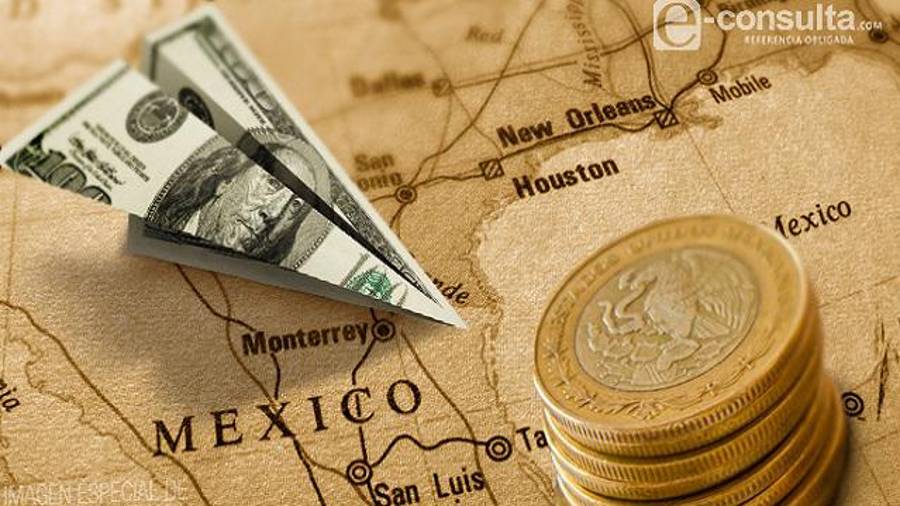Estados Unidos es el principal país de origen de remesas hacia México, mientras que la debilidad del dólar frente al peso también reduce el poder adquisitivo de estos envíos. FOTO: