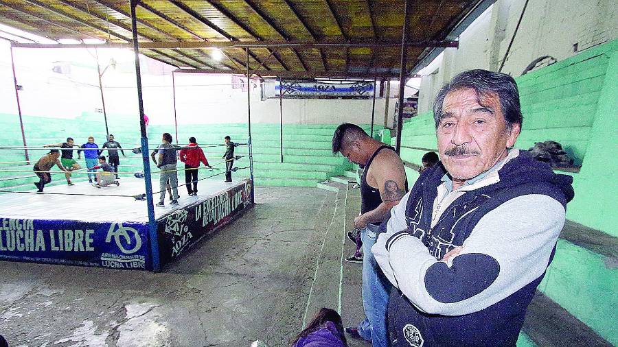 Víctor fue durante décadas un ferviente promotor de la lucha libre en la ciudad.