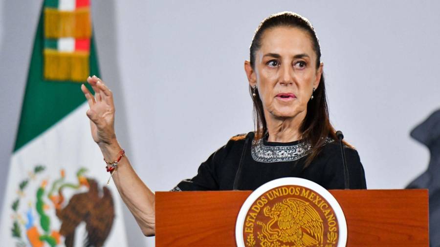 CIUDAD DE MÉXICO, 21OCTUBRE2026.- Claudia Sheinbaum Pardo, presidenta de México, encabezó la conferencia Mañanera del Pueblo, desde Palacio Nacional, en la que se abordó el tema del robo de hidrocarburos, así como las medidas y sanciones aplicadas a quienes han resultado culpables.FOTO: GALO CAÑAS/CUARTOSCURO.COM
