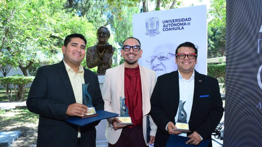 Omar Saucedo, Humberto Vázquez Galindo y César Gaytán fueron reconocidos en el Premio de Periodismo Cultural Armando Fuentes Aguirre.