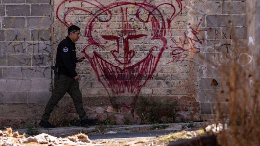 La iniciativa busca incorporar en la Constitución acceso a vivienda, seguros y fideicomisos transparentes, ante jornadas extensas.