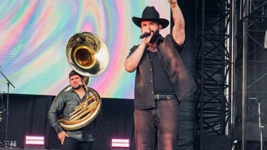 Talento. El público japonés recibió al cantante mexicano durante su presentación en uno de los escenarios internacionales de Summer Sonic.