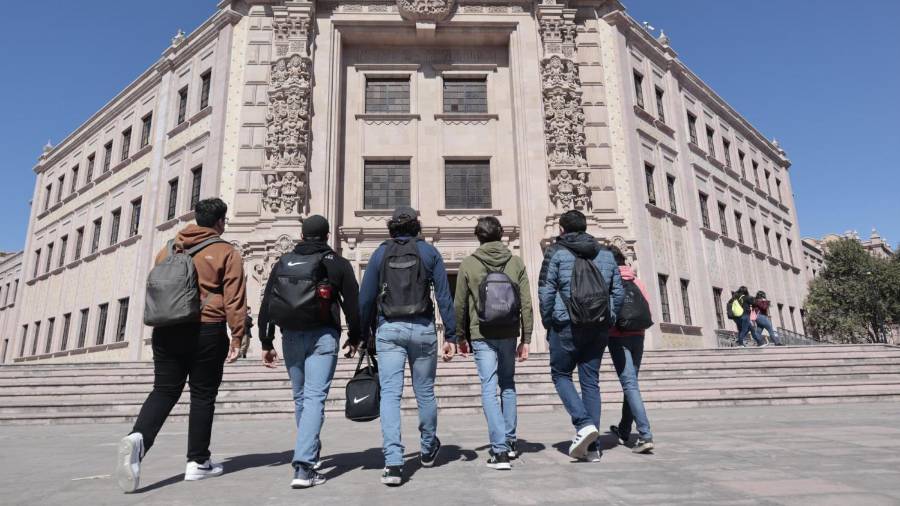 Empresas participantes ofrecen puestos de analistas contables con salarios de entre 12 y 15 mil pesos mensuales, dirigidos a egresados en gestión, administración y contabilidad.