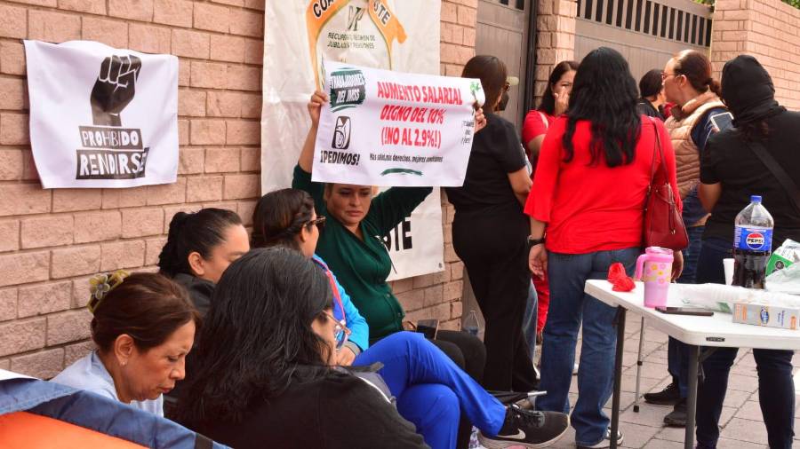 Entre las peticiones del personal se encuentran un aumento salarial acorde con la inflación y el abastecimiento de medicamentos.