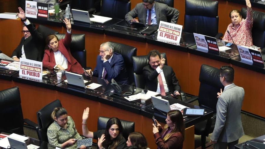 Mientras el PT insiste en sacar la consulta de 2027, la Jucopo admite que, sin consenso, el dictamen podría ir al pleno hasta Pascua.