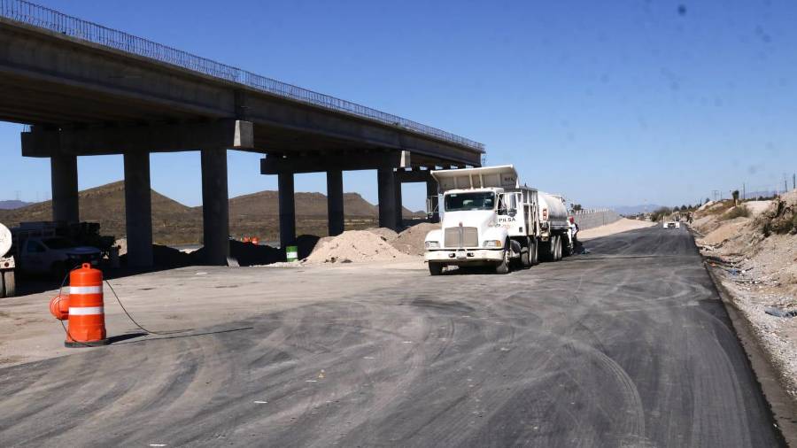 La obra se ubica en el kilómetro 341+600, como parte de la ampliación del tramo Saltillo–Derramadero.