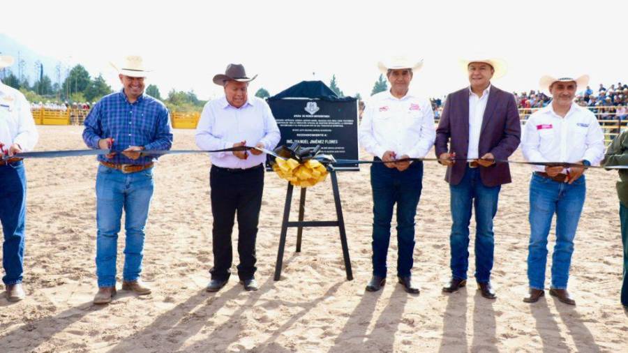 Autoridades universitarias, estatales y municipales participaron en la inauguración de la Arena de Rodeo de la Universidad Autónoma Agraria Antonio Narro.