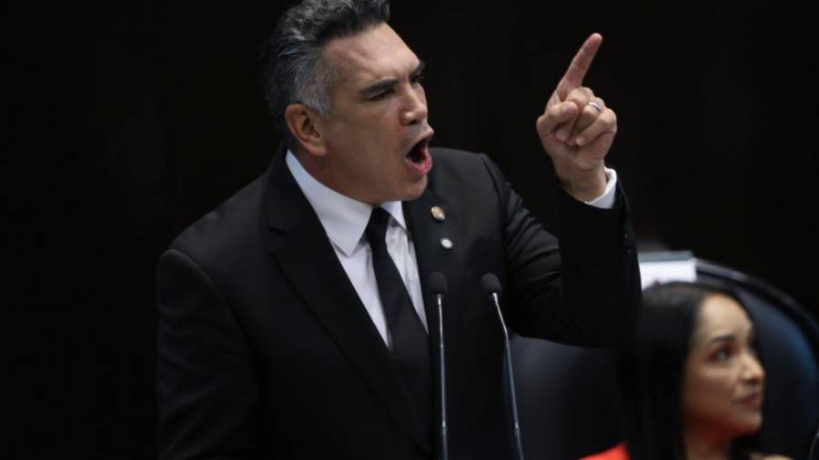 El líder priista aseguró que en lugar de “cuidar lo nuestro”, el gobierno federal prefiere destinar petróleo a Cuba.