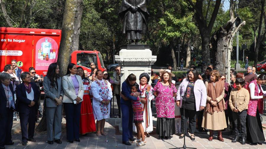 El acto contó con la presencia de representantes de organizaciones civiles, activistas culturales y autoridades del gobierno federal.