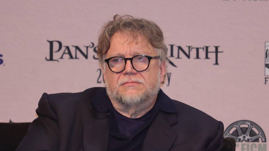 Mientras se realizaba la segunda marcha por el agua en Guadalajara, el cineasta Guillermo del Toro se pronunció sobre la crisis hídrica que vive su ciudad natal.