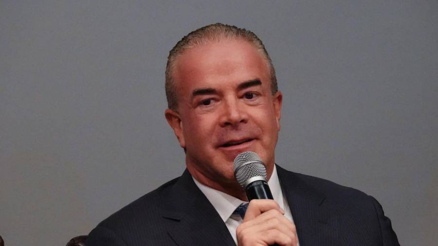 Las cuentas bancarias del empresario y dueño de Miss Universo, Raúl Rocha Cantú, acusado de encabezar una red de tráfico de combustible, drogas y armas, fueron bloqueadas por la UIF.