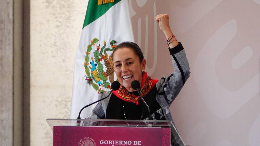 Para Karla Verónica Félix Neira, la nueva Presidenta no tendrá una tarea fácil, no sólo por los retos que enfrentará en el país, sino porque la vara con que se mide a las mujeres “no es la misma con que se mide a los varones”.