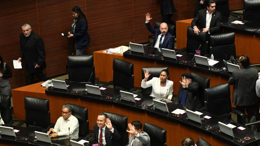 Tanto en el Senado como en la Cámara de Diputados se han presentado iniciativas y exhortos para prevenir riesgos a migrantes deportados.