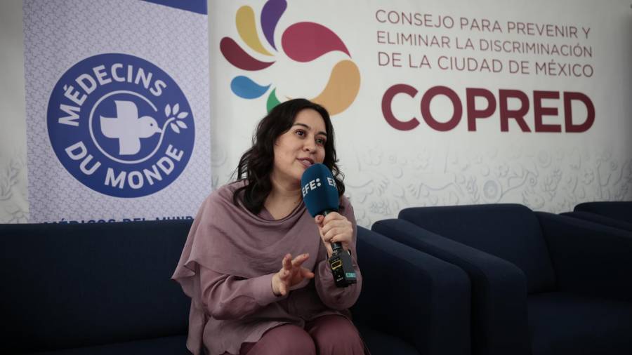 La coordinadora médica para México de Médicos del Mundo (MDM), Tania Marín, habla durante una entrevista con EFE en Ciudad de México (México).