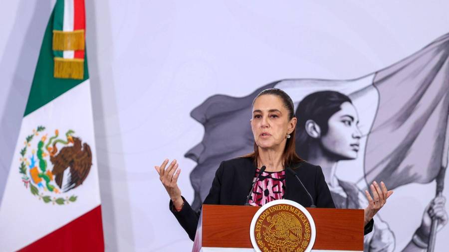 La Presidenta informó al Senado que saldrá del país esta semana para asistir a una cumbre convocada en Barcelona por el gobierno español.