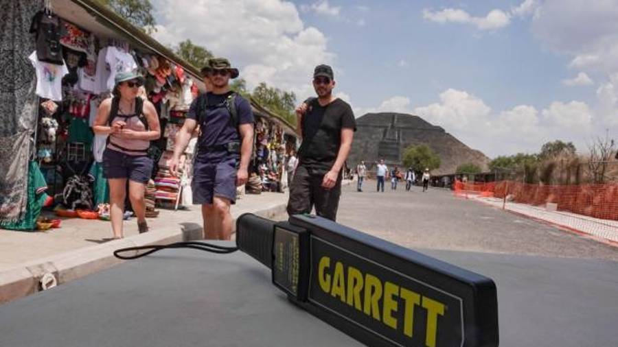 Los visitantes deberán pasar primero por una revisión de bultos, mochilas y bolsas de mano realizada por elementos de la Guardia Nacional