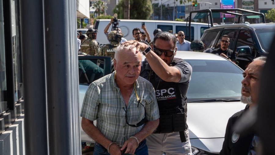 El ex gobernador de Baja California, Ernesto Ruffo Appel, fue ingresado a las instalaciones de la Fiscalía General De la República en la Zona Río de Tijuana, tras ser detenido por autoridades del gobierno de México.