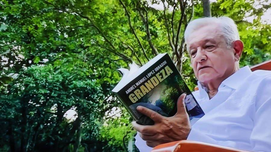 Riva Palacio señala a personajes cercanos a AMLO, como Rafael Barajas, de estar promoviendo un levantamiento armado, no por razones de injerencias extranjeras, sino por motivos políticos. Incluso asegura que en la finca del expresidente se han instalado sistemas antidrones y radares para proteger el espacio aéreo.