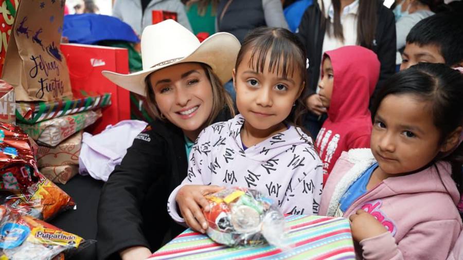 Luly López entregó regalos, bicicletas, bolos y refrigerios a las y los asistentes.