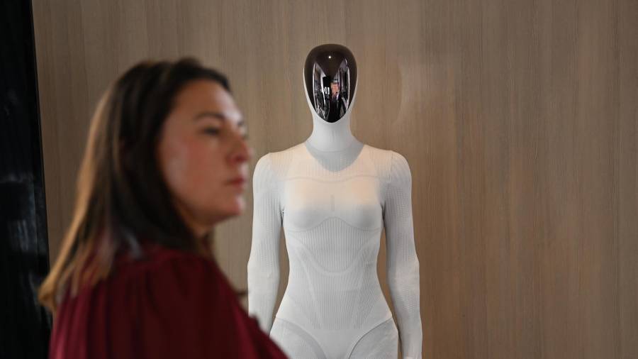 Un robot humanoide XPeng Iron se exhibe durante un evento de lanzamiento de XPeng en Melbourne, Australia, el 21 de julio de 2026.