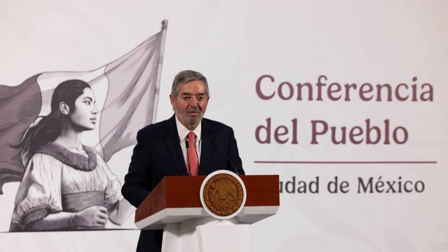 Juan Ramón de la Fuente, secretario de Relaciones Exteriores, durante su participación en la mañanera del pueblo realizada en Palacio Nacional.