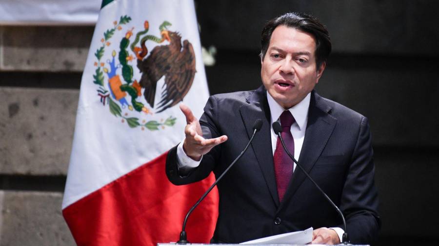 En medio de su mesa de diálogo con la CNTE, la SEP firmó un contrato para pagar un máximo de 15.3 millones de pesos a empresas privadas para impartir diversos cursos a funcionarios.