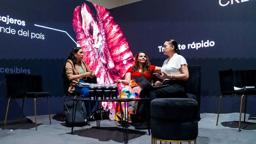 Agentes financieros de Bankaool presentaron soluciones y productos a la medida para los productores asistentes a la edición 29 del Día del Nogalero en Delicias. FOTOS: CORTESÍA
