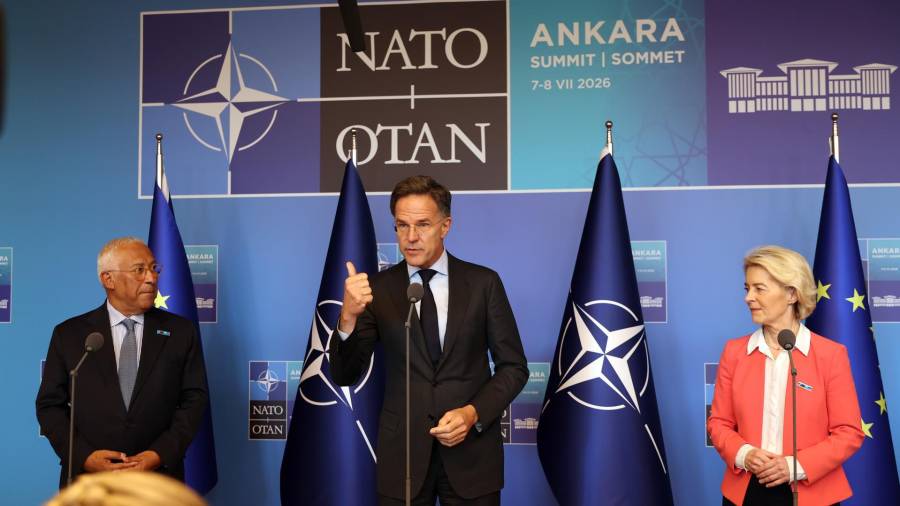 El secretario general de la OTAN, Mark Rutte en una conferencia de prensa con el presidente del Consejo Europeo, Antonio Costa , y la presidenta de la Comisión Europea, Ursula von der Leyen en Ankara.