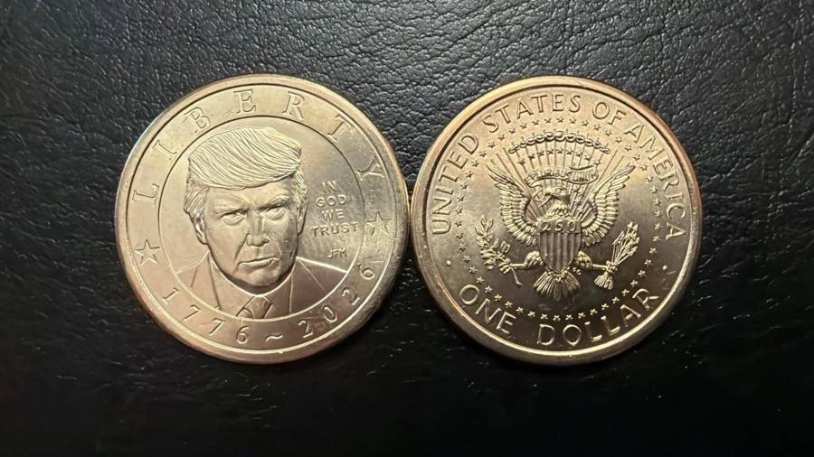 Esto ha desatado algunas críticas debido a que la ley federal prohíbe la representación de un presidente vivo en monedas.