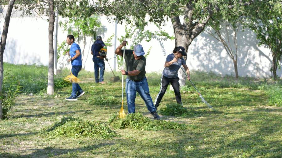 Dependencias municipales intensificaron las tareas de limpieza urbana previo al arranque de la Jornada Integral “Manos a la Obra”. FOTOS: CORTESÍA
