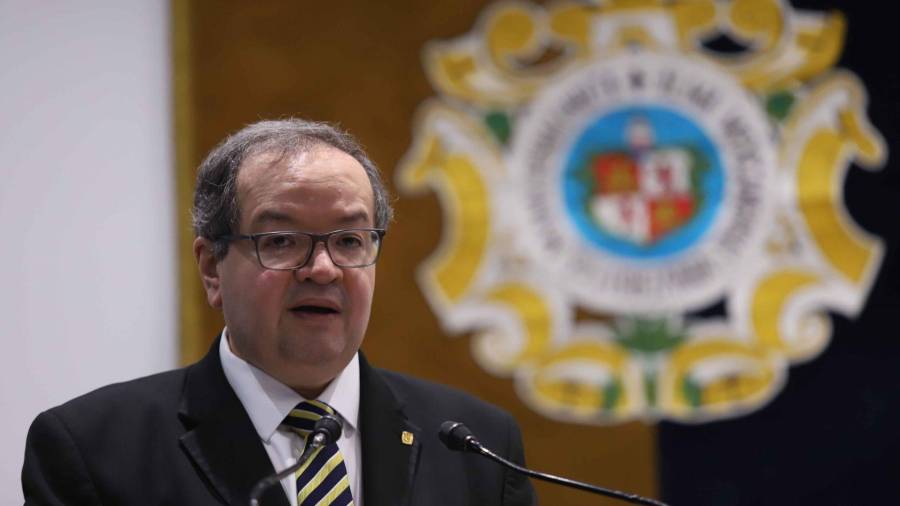 Indicó que “los populismos transforman el conflicto económico en cultural”.