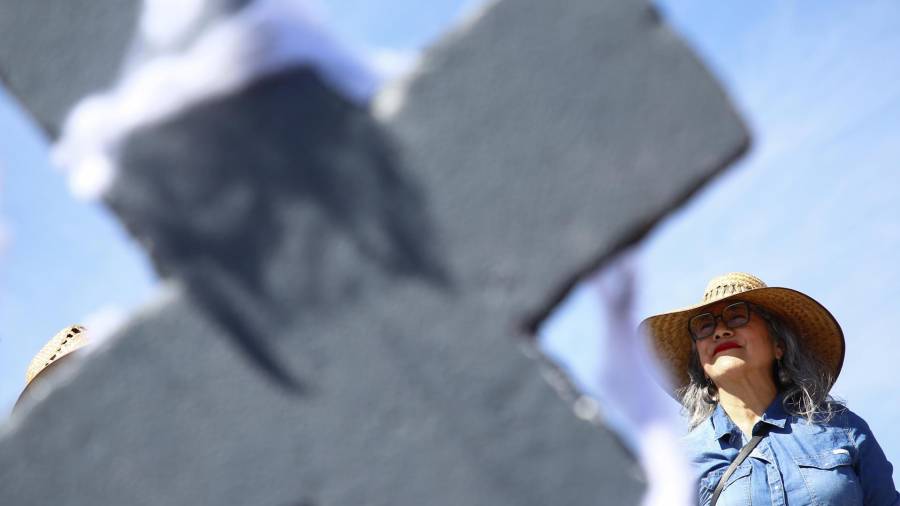 La escritora mexicana Cristina Rivera Garza participa en una marcha del Día Internacional de la Eliminación de la Violencia contra la Mujer en Zapopan Jalisco. Rivera Garza fue incluida en la lista ‘BBC 100 Women’.