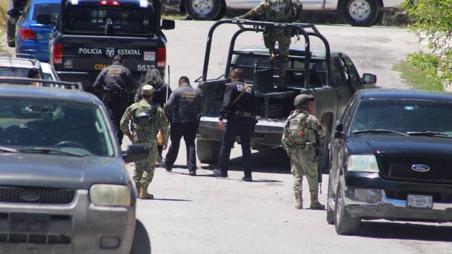 Autoridades estatales, federales y municipales participaron en el cateo en el Barrio del Teléfono.