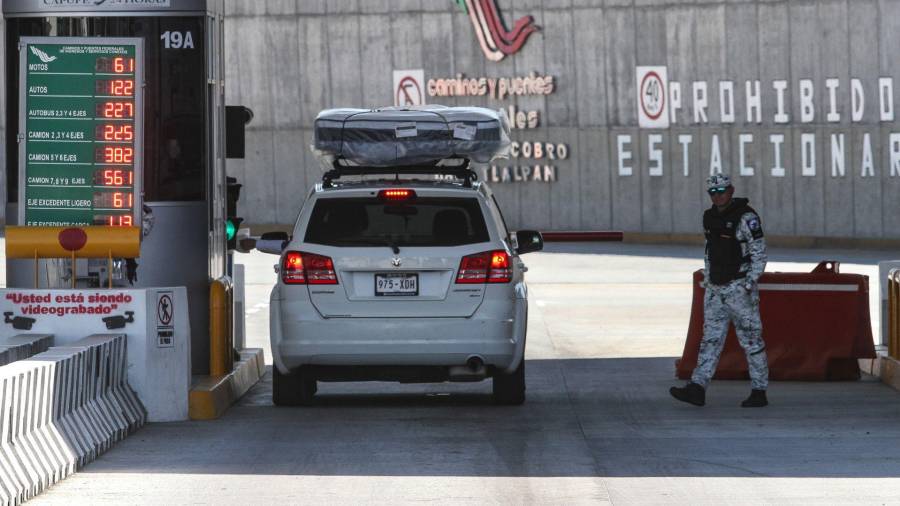 Durante temporadas de alta movilidad como Semana Santa, miles de familias recorren las autopistas de México, muchas de ellas operadas por Caminos y Puentes Federales (Capufe).