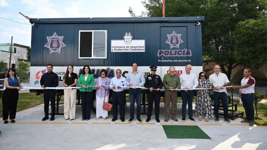 El alcalde Javier Díaz González entregó una oficina móvil de atención y vigilancia en la colonia La Aurora para reforzar la cercanía con los vecinos.
