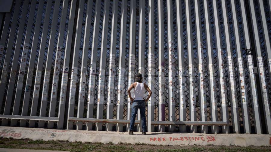 La embajada reiteró que el objetivo de estas acciones informativas es prevenir riesgos y desalentar intentos de cruce irregular.