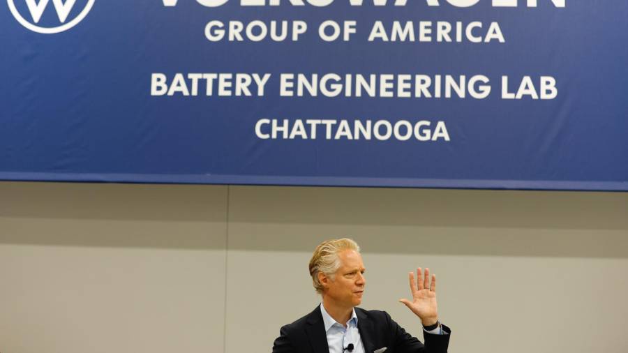 El CEO de Volkswagen Group of America, Scott Keogh, en la inauguración del nuevo Laboratorio de Ingeniería de Baterías (BEL) en Chattanooga, Tennessee.