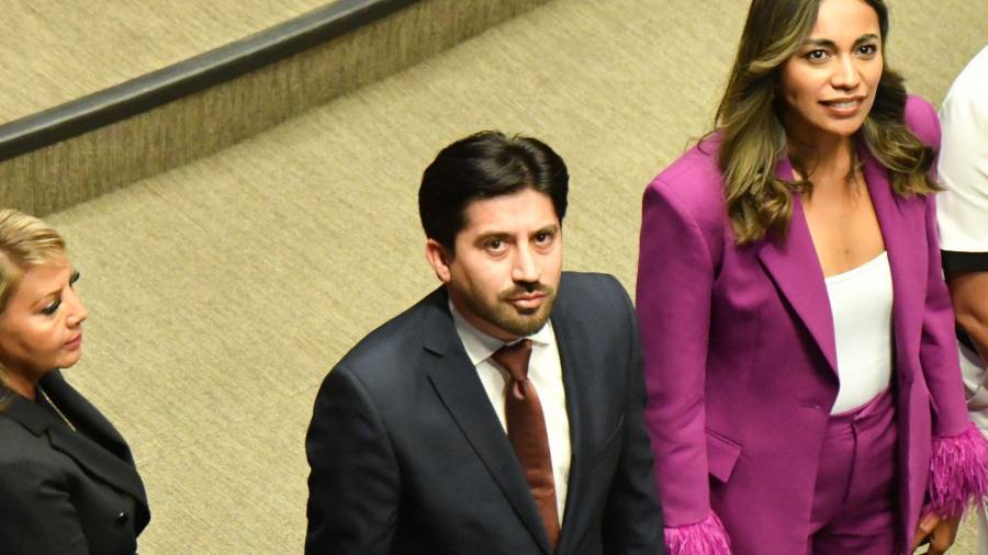 Omar Alejandro López Campos, tomó protesta como senador de Morena en suplencia de Enrique Inzunza Cázarez, durante la sesión extraordinaria del Senado de la República.