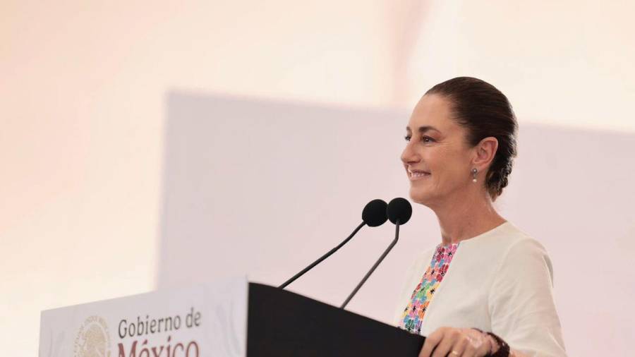 Sheinbaum centró su mensaje en la identidad nacional y en la educación pública como palanca de soberanía, frente a estudiantes del IPN en Chiapas.