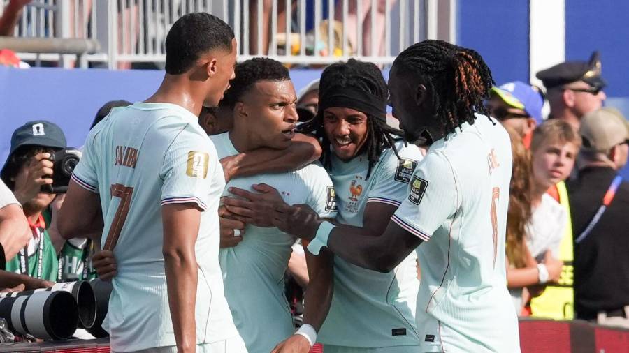 Los jugadores de la Selección de Francia celebran la clasificación a las Semifinales del Mundial 2026 tras derrotar y eliminar a Marruecos en el partido de Cuartos de Final.