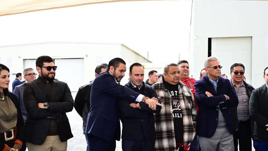 El Gobernador Manolo Jiménez Salinas y el Alcalde Carlos Villarreal Pérez celebran la llegada de Yura Harness, consolidando a la región Centro de Coahuila como polo de inversión automotriz.