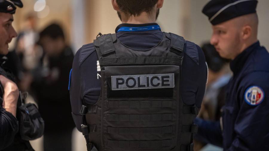 En la imagen, fuerzas policiales francesas en París.