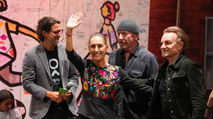 La presidenta Claudia Sheinbaum y los integrantes de U2 coincidieron en la Asamblea General de la Copa Mundial de los Niños de la Calle o Street Child United