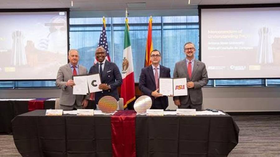 Luis Eduardo Olivares Martínez,Secretario de Economía en el Estado de Coahuila Zaragoza, y Emanuel Garza Fishburn, Secretario de Educación en el Estado de Coahuila Zaragoza durante la ceremonia de firma del Memorándum de Entendimiento entre ASU y Coahuila.